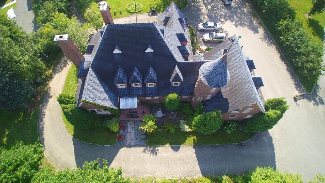 Chateau Murdock Gite Et Esthetique 1950 Saguenay Exterior photo